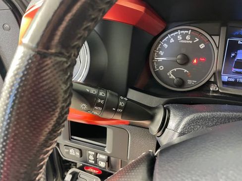 Used 2017 Toyota Tacoma TRD Off-Road AWD/4WD image 12