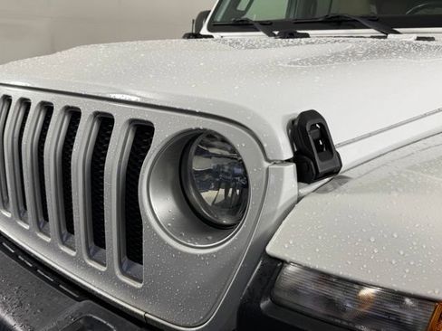 Used 2019 Jeep Wrangler Unlimited Sahara AWD/4WD image 14
