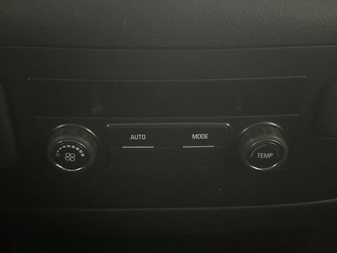 Used 2018 GMC Yukon SLE w/ SLE Value Package image 19