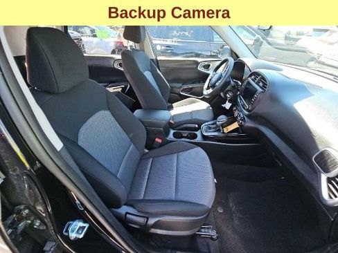 Used 2025 Kia Soul LX w/ LX Technology Package FWD image 10