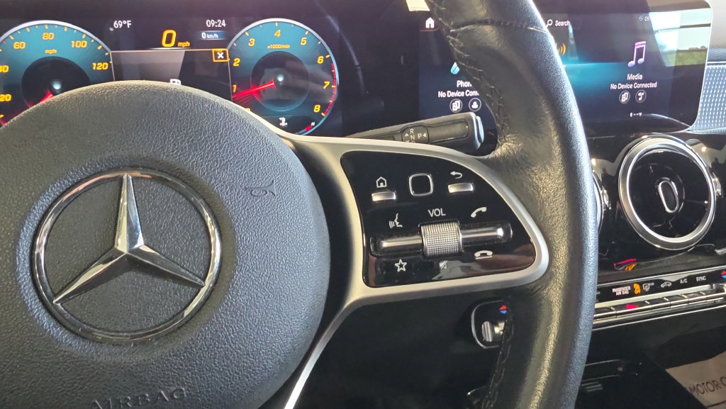 Used 2020 Mercedes-Benz GLB 250 4MATIC image 26