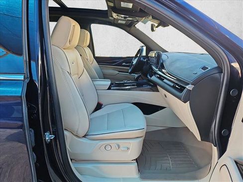 Used 2024 Cadillac Escalade Premium Luxury image 23