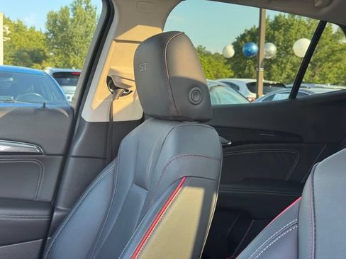 Used 2023 Buick Envision Essence w/ Sport Touring Package AWD/4WD image 10