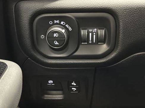 Used 2019 RAM 1500 Big Horn AWD/4WD image 31