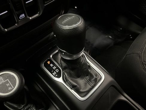 Used 2022 Jeep Gladiator Willys image 20