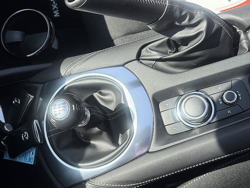 Used 2025 MAZDA MX-5 Miata Club RWD image 10