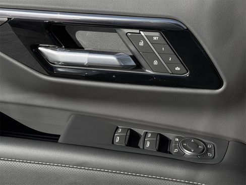 New 2026 Chevrolet Suburban Premier image 19