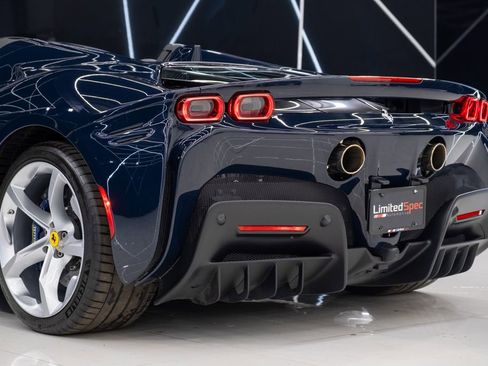 Used 2023 Ferrari SF90 Spider image 14