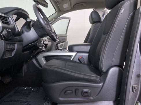 Used 2018 Nissan Titan SV w/ SV Convenience Package AWD/4WD image 21