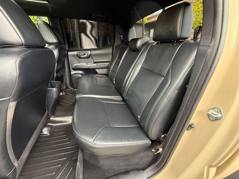 Used 2018 Toyota Tacoma TRD Off-Road image 13