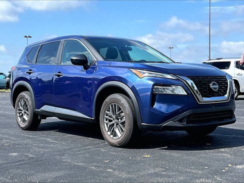 Used 2023 Nissan Rogue S AWD/4WD image 3
