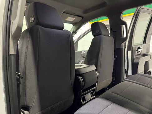 Used 2022 Chevrolet Silverado 2500 Custom w/ Custom Value Package image 19