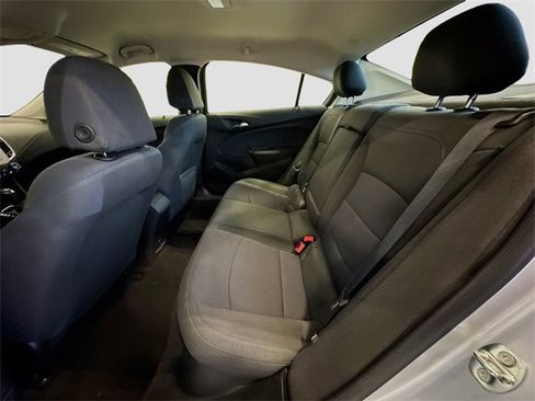 Used 2018 Chevrolet Cruze LT w/ Convenience Package image 23