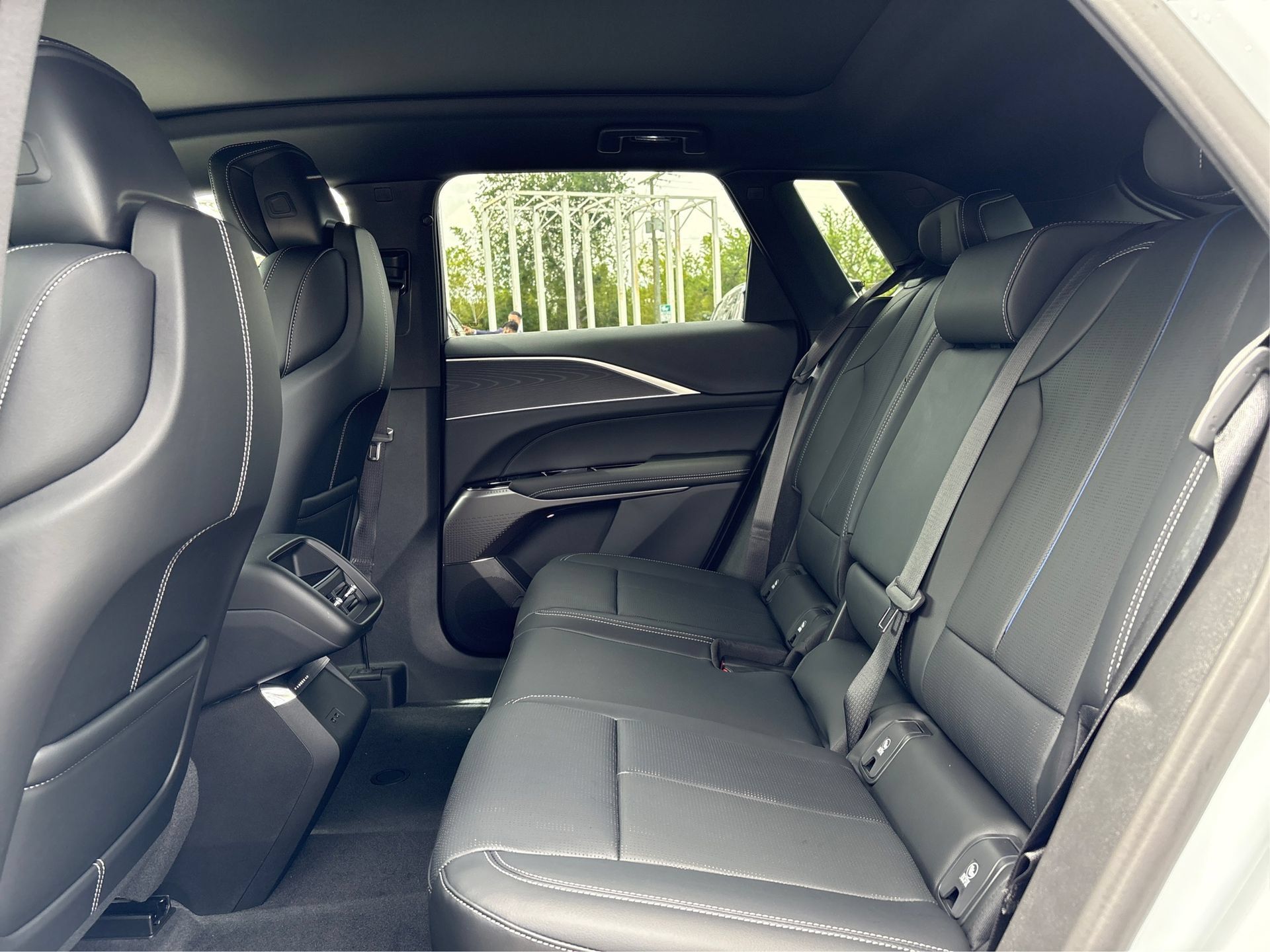 New 2026 Cadillac Lyriq Sport w/ LPO, ONYX Package RWD image 10