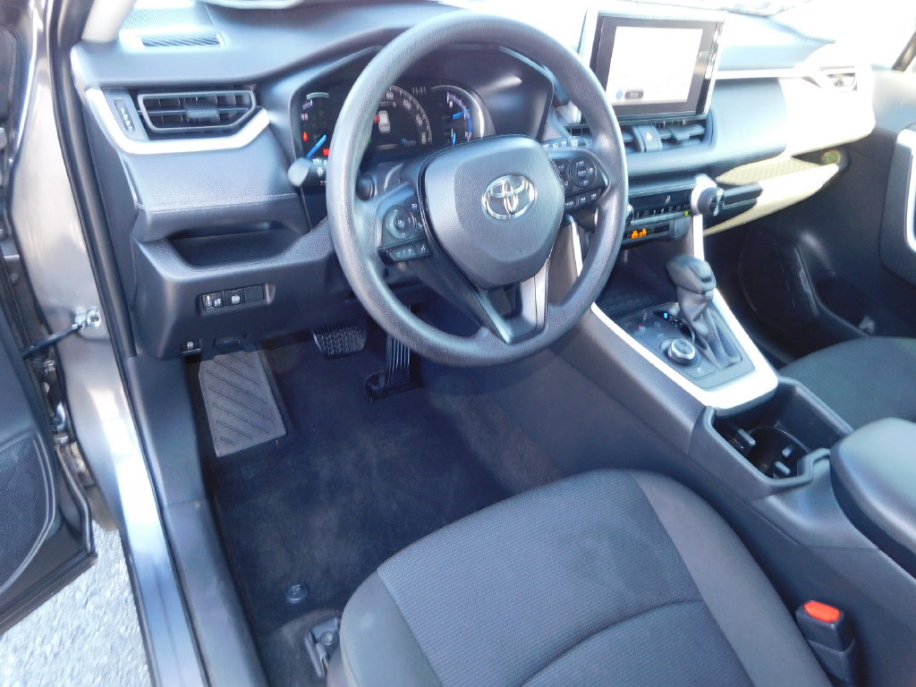 Used 2025 Toyota RAV4 LE AWD/4WD image 13