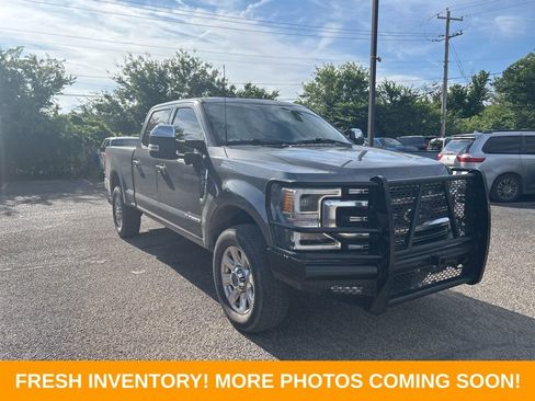 Used 2022 Ford F250 Platinum w/ FX4 Off-Road Package AWD/4WD image 2