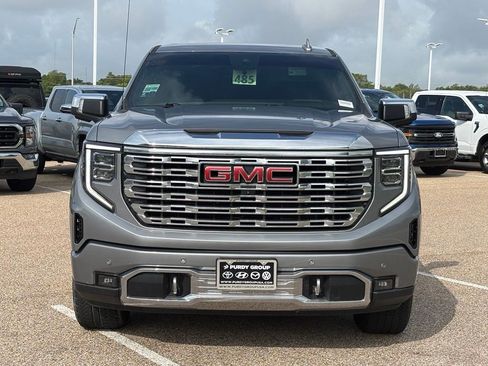 Used 2023 GMC Sierra 1500 Denali w/ Technology Package AWD/4WD image 3
