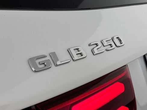 New 2026 Mercedes-Benz GLB 250 image 8