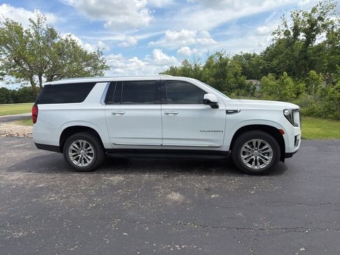 Used 2023 GMC Yukon XL SLT w/ SLT Luxury Package AWD/4WD image 3