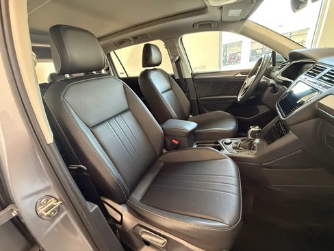 Used 2023 Volkswagen Tiguan SE w/ Panoramic Sunroof Package AWD/4WD image 18