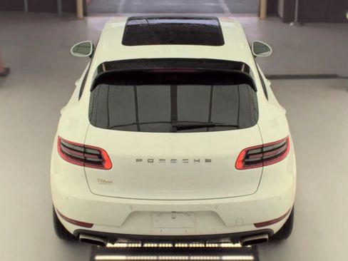 Used 2018 Porsche Macan w/ Premium Package Plus AWD/4WD image 3