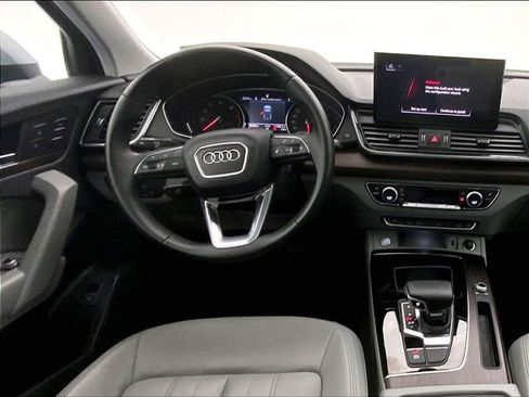 Certified 2022 Audi Q5 2.0T Premium w/ Convenience Package image 5
