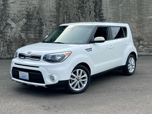 Used 2018 Kia Soul + image 2