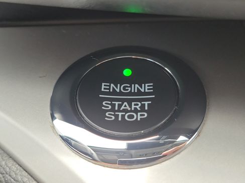 Used 2020 Ford Explorer XLT RWD image 31