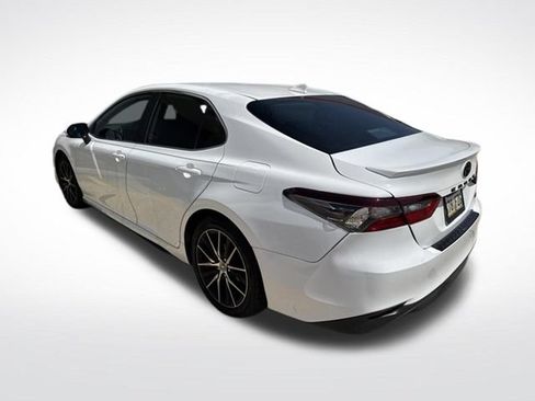 Used 2023 Toyota Camry SE FWD image 3