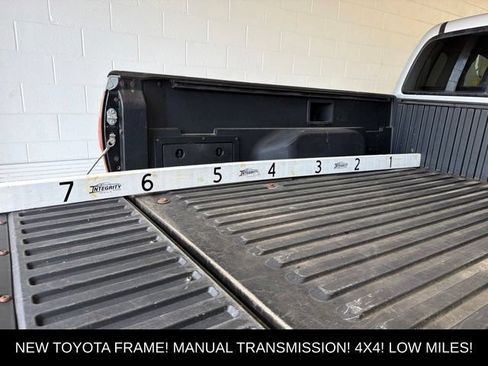 Used 2005 Toyota Tacoma 4x4 Access Cab image 8