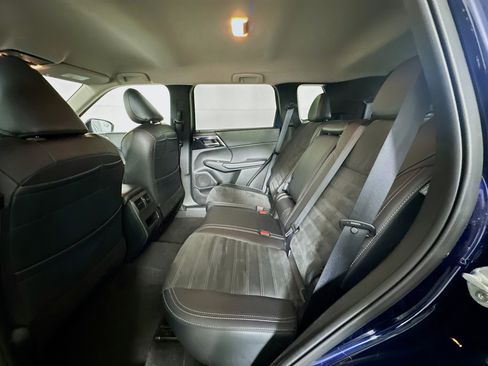 Used 2024 Mitsubishi Outlander SE image 28