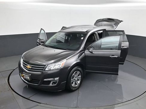Used 2017 Chevrolet Traverse LT AWD/4WD image 32