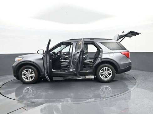 Used 2022 Ford Explorer XLT w/ Equipment Group 202A AWD/4WD image 32