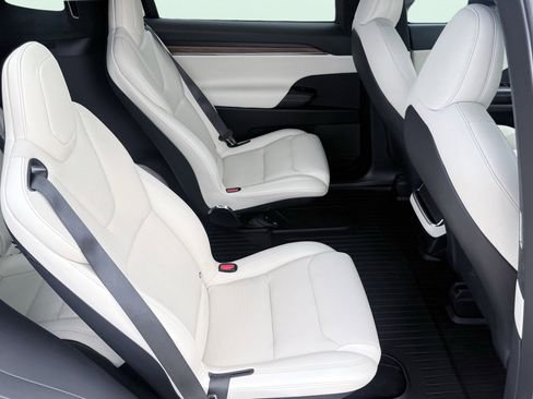 Used 2023 Tesla Model X AWD/4WD image 50