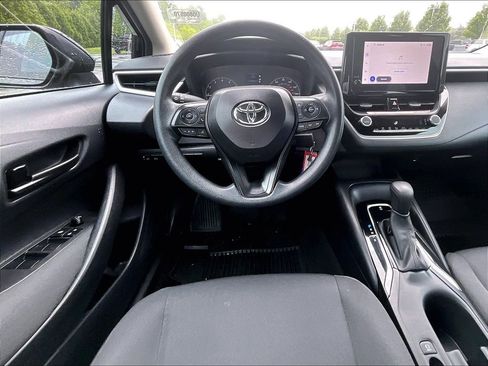 Used 2025 Toyota Corolla LE FWD image 17