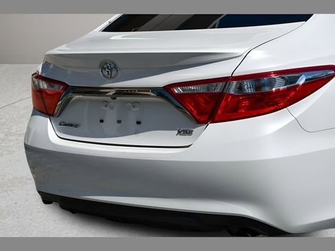 Used 2015 Toyota Camry XSE w/ Moonroof Package FWD image 26