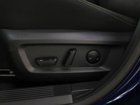 Used 2025 Nissan Rogue SV image 29