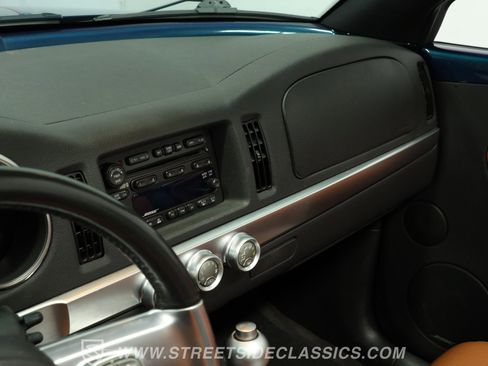 Used 2005 Chevrolet SSR w/ Preferred Equipment Group image 40