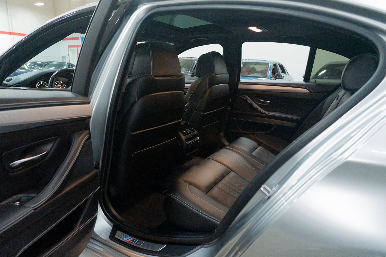 Used 2016 BMW M5 RWD image 26