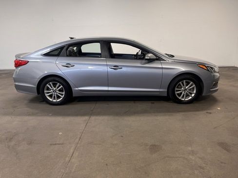 Used 2016 Hyundai Sonata SE image 2
