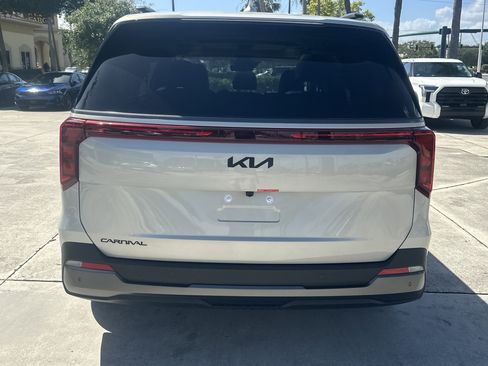 New 2026 Kia Carnival SX FWD image 7