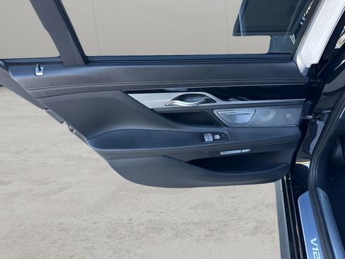 Used 2018 BMW M760i xDrive M760i xDrive image 25