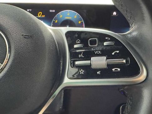 Used 2022 Mercedes-Benz GLB 250 image 32
