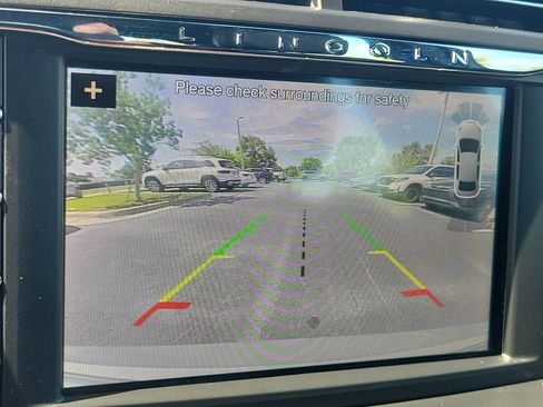 Used 2019 Lincoln Continental Premiere FWD image 22