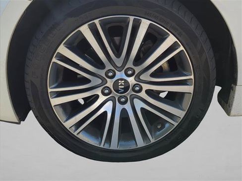 Used 2014 Kia Cadenza Premium w/ Luxury Package FWD image 8