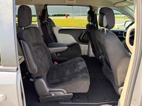 Used 2016 Dodge Grand Caravan SXT w/ Rear Park Assist Package FWD image 20