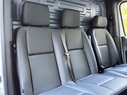 Used 2024 Mercedes-Benz Sprinter 3500 image 26