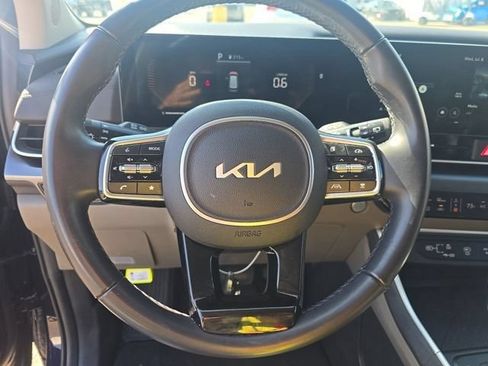 Certified 2025 Kia Carnival FWD image 7