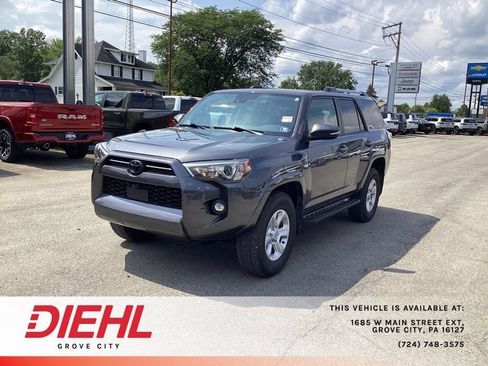Used 2022 Toyota 4Runner SR5 Premium w/ Moonroof Package AWD/4WD image 3