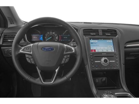 Used 2018 Ford Fusion Titanium image 7
